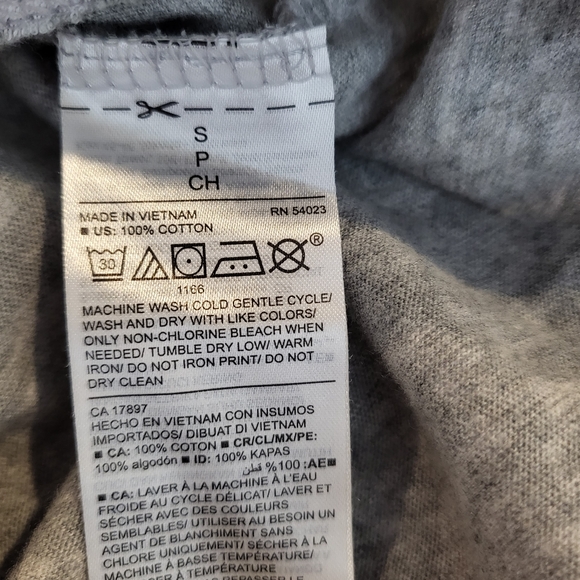 Old Navy Everywear Gray & White Cheetah Print T-shirt - Size S - Picture 5 of 5